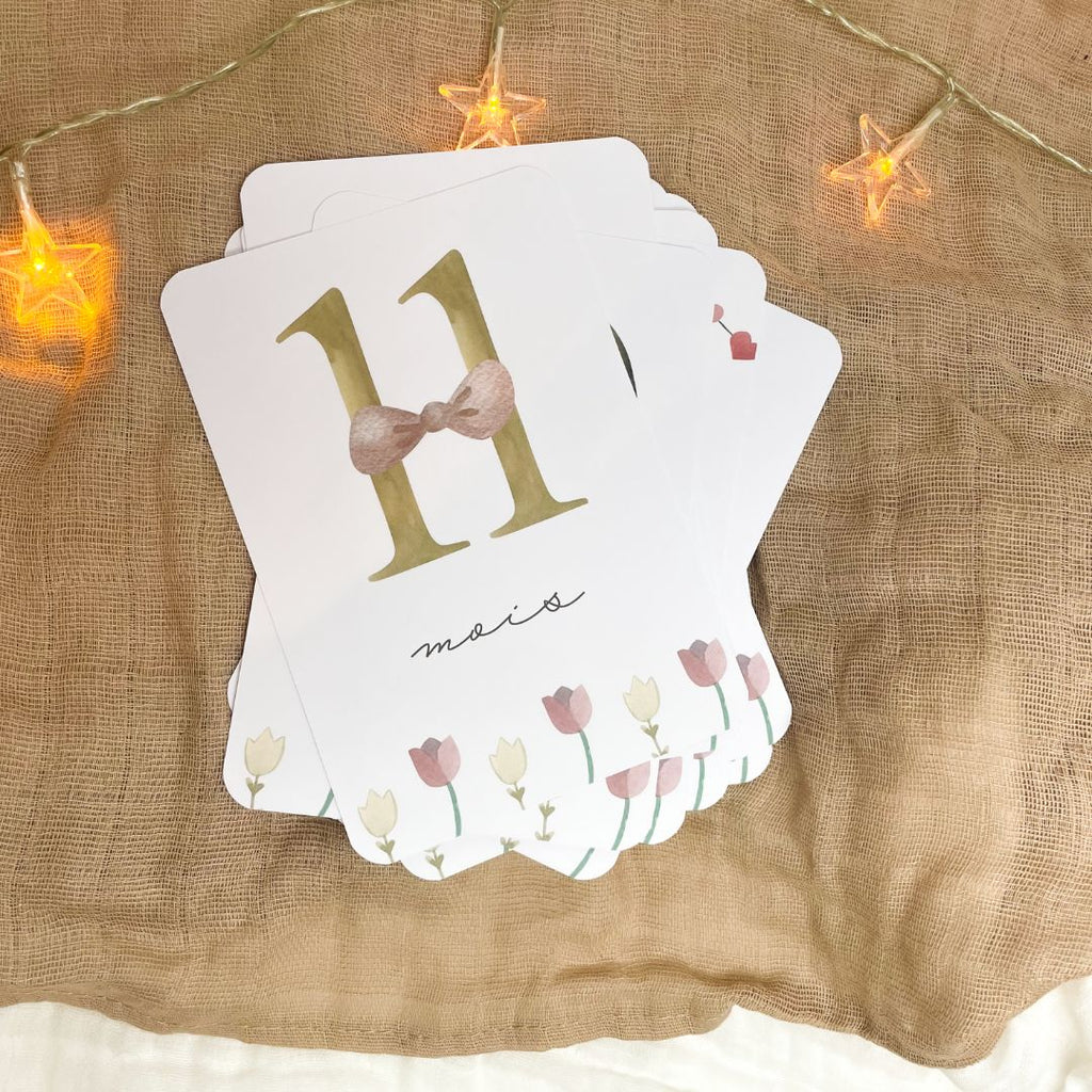 Baby milestone cards - First year - Knot